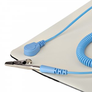 StarTech.com Anti Static Mat, ESD Mat for Electronics Repair, Anti Static Table/Desk Mat w/Detachable Grounding Wire, ANSI/ESD S 4.1, Flexible Thermoplastic Work Pad/Mat, 23x47 in (60x120cm) - TAA