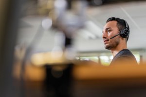 HP Poly Voyager 4310 USB-C Headset +BT700 dongle