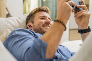 HP Poly Voyager Free 60 UC Carbon Black Earbuds +BT700 USB-C Adapter +Basic Charge Case