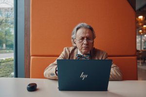 HP Poly Voyager Free 60 UC Carbon Black Earbuds +BT700 USB-C Adapter +Basic Charge Case