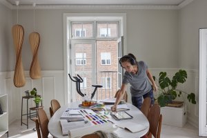 HP Poly Voyager Surround 85 UC USB-C Headset +USB-C/A Adapter +Charging Stand