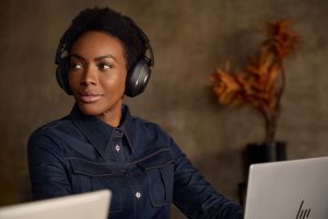 HP Poly Voyager Surround 85 UC USB-C Headset +USB-C/A Adapter +Charging Stand