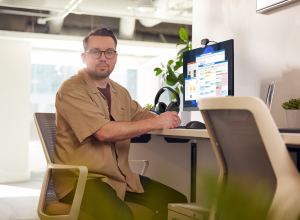 HP Poly Voyager Surround 85 UC USB-C Headset +USB-C/A Adapter +Charging Stand