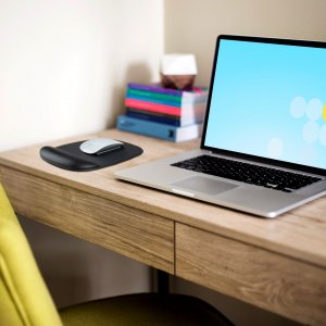 StarTech.com Mouse Pad with Hand rest, 6.7x7.1x 0.8in (17x18x2cm), Ergonomic Mouse Pad with Wrist Support, Desk Wrist Pad w/ Non-Slip PU Base, Cushioned Gel Mouse Pad w/ Palm Rest - TAA
